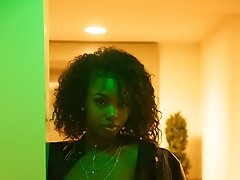 8 pictures - Asia Amour on a Dinner Date