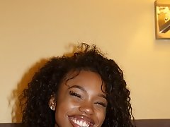 8 pictures - Asia Amour on a Dinner Date