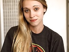 9 pictures - Riley Anne in Jurassic Peaks